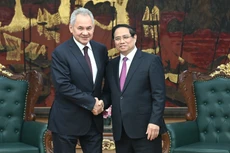 政府总理范明正与俄罗斯联邦安全会议秘书谢尔盖·绍伊古。