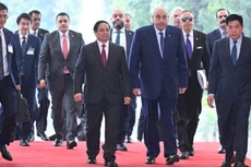 越南政府总理范明正会见约旦众议院议长马赞·图尔基·卡迪。