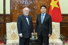 越南国家主席梁强会见捷克大使海尼克·科莫尼切克。