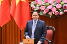 范明正总理在会上发表讲话。