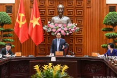 范明正总理主持召开政府常务会议。