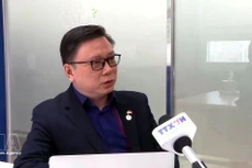 旅韩越南人总会主席陶俊雄接受采访。