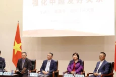 中国多位知名专家学者就越中关系进行交流。（图片来源：越通社）