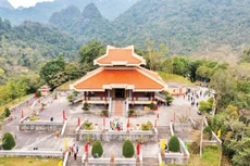 位于国家特别遗址区北坡的胡志明主席祠堂。