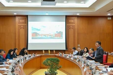 陈锦秀同志主持召开越共十四大服务组织小组常务会议。