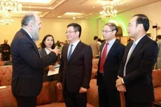 越南工贸部部长阮鸿延部长与巴基斯坦贸易部长贾姆·卡马尔·汗举行会谈。（图片来源：工贸报）