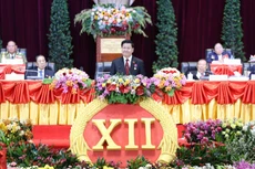 老挝人民革命党中央总书记在老挝人民革命党第十二次全国代表大会上致闭幕词。