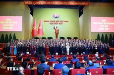 越南共产党第十四届中央委员会亮相仪式。（图片来源：越通社）