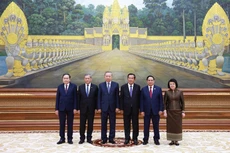 柬埔寨举行国宴欢迎越共中央总书记苏林访柬。