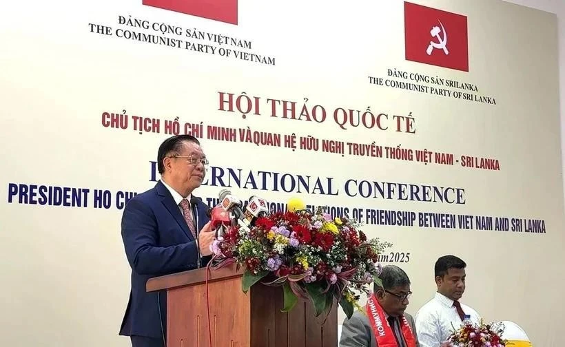 阮重义同志在题为“胡志明主席和越南与斯里兰卡传统友好关系”的国际研讨会上发表讲话。（图片来源：越通社）