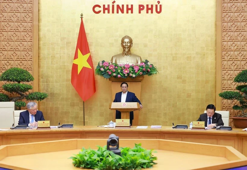 越南政府总理范明正主持召开5月份政府例行会议。