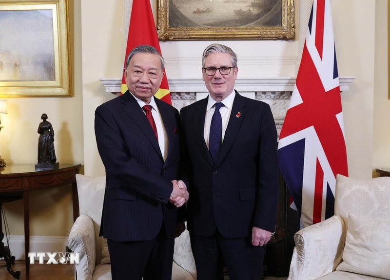 越共中央总书记苏林和英国首相基尔·斯塔默。(图片来源:越通社)