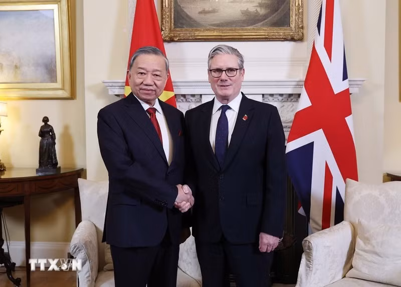 越共中央总书记苏林和英国首相基尔·斯塔默。（图片来源：越通社）