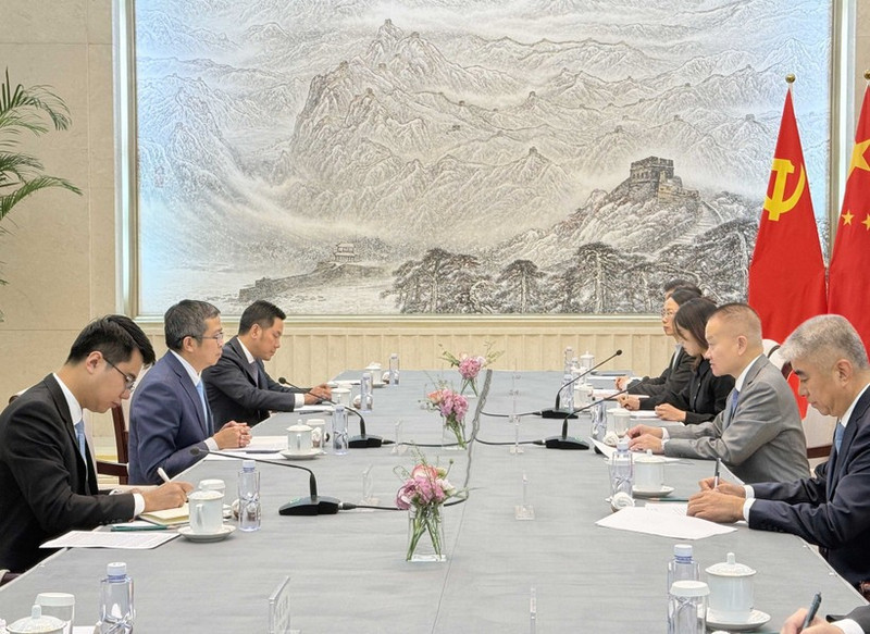 越南驻中国大使范清平会见中共中央对外联络部部长刘海星。(图片来源:越通社)