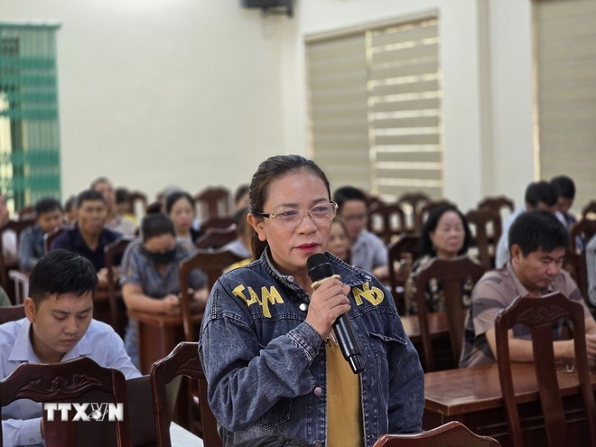 广宁省芒街二号坊的代表发表意见。(图片来源:越通社)