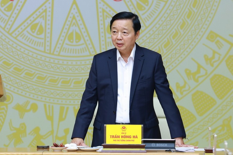 陈红河副总理主持会议。（图片来源：VGP）