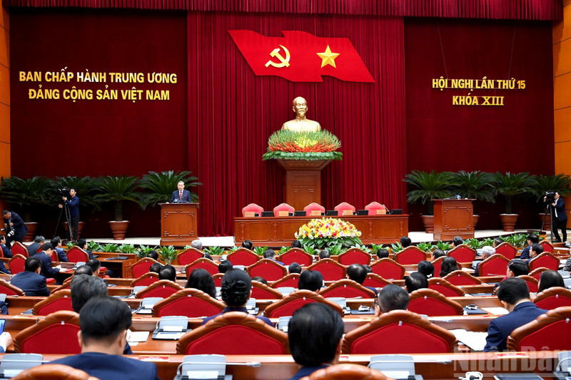 越共第十三届中央委员会第十五次全体会议圆满闭幕。
