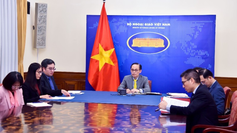 越南外交部长黎怀忠与法国欧洲和外交部部长让-诺埃尔·巴罗通电话。