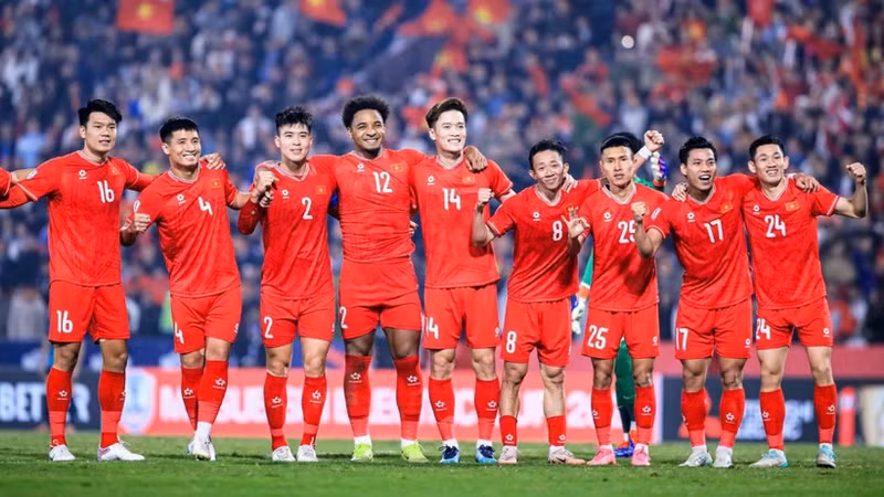 国家足球队上升了3位，跃居世界第107位。