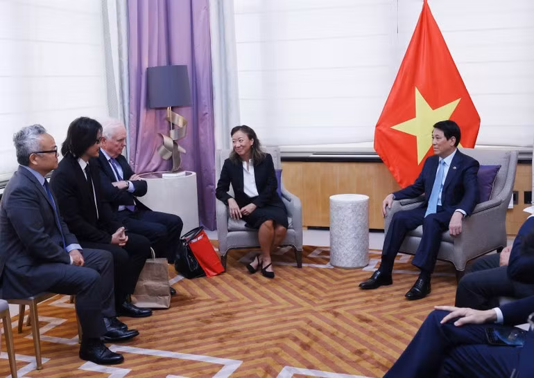 越南国家主席梁强会见了哥伦比亚大学韦瑟黑德东亚研究所和越南学项目的领导。（图片来源：越通社）