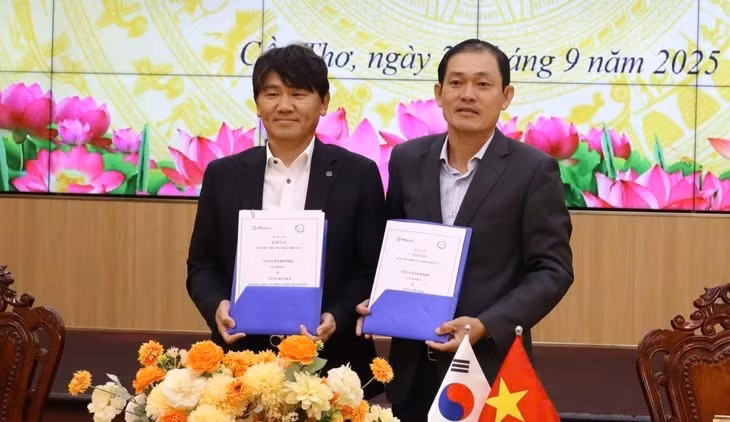 芹苴市科学技术局与韩国企业签署合作备忘录。