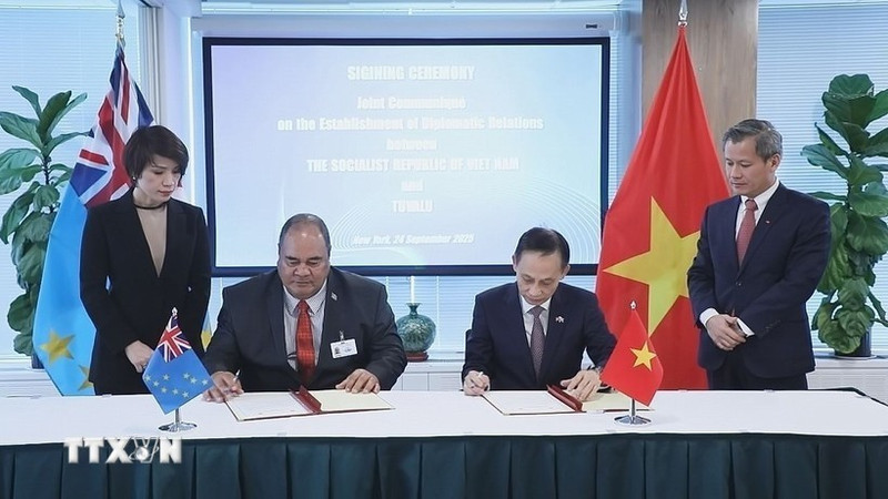 双方签署签署了关于越南社会主义共和国与图瓦卢建立外交关系的联合公报。