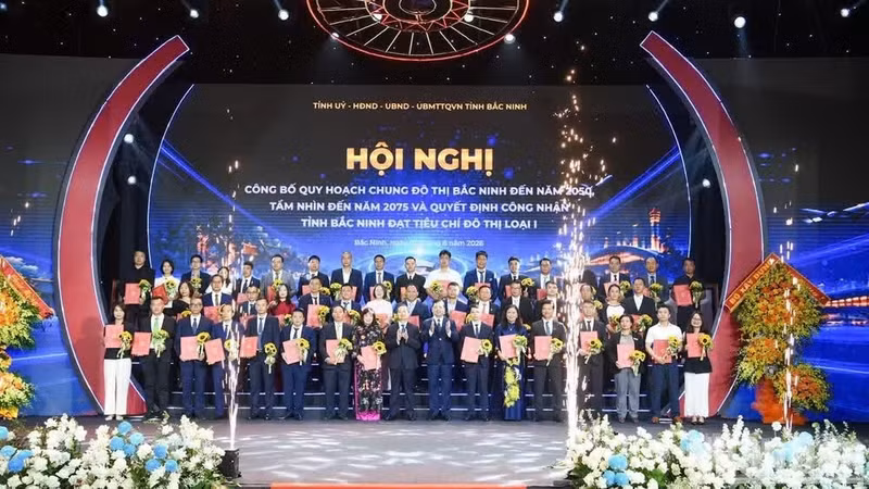 北宁省领导人向总投资额近70亿美元的48个项目颁发了投资主张批准决定和投资登记证书。
