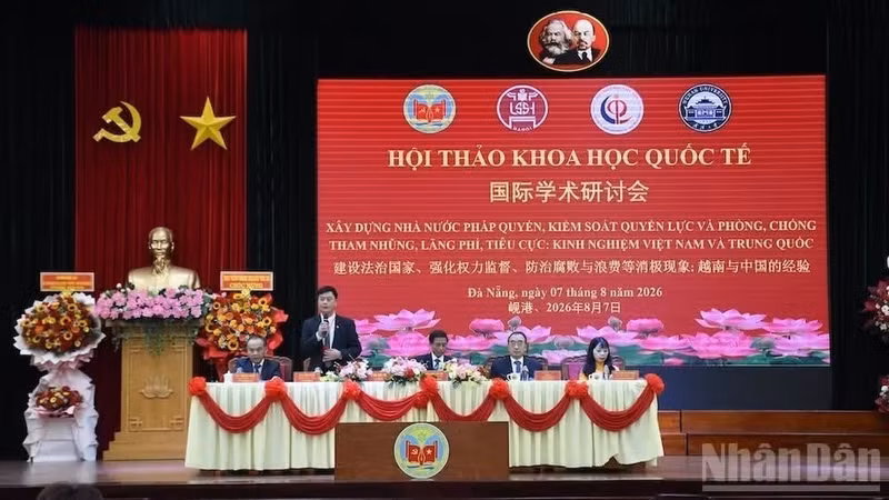 越中建设法治国家与权力监督国际学术研讨会在岘港开幕。（图片来源：樱桃 摄）