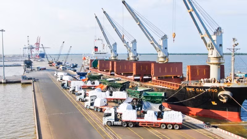 南部港口贸易顺差超过180亿美元。