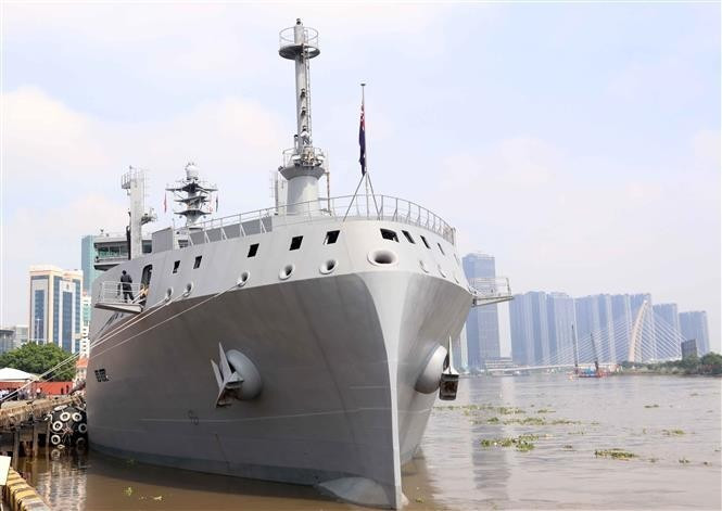 亚罗瓦号补给舰（HMNZS Aotearoa） 抵达胡志明市龙屋—庆会国际港。