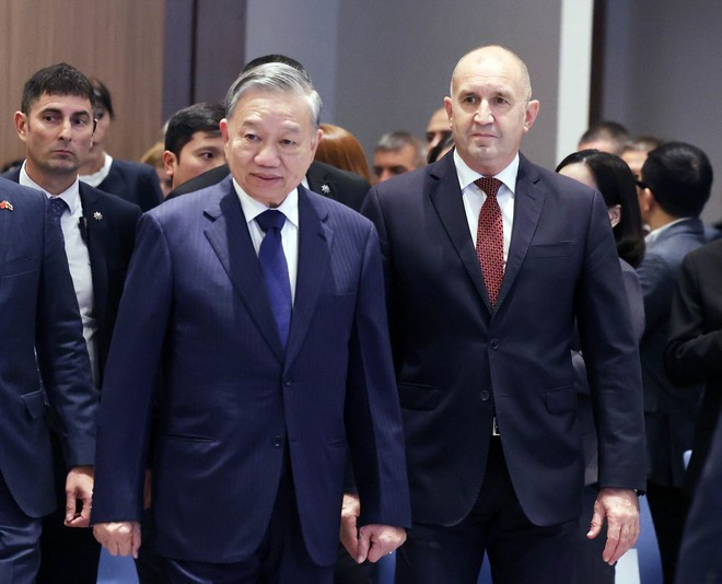 越共中央总书记苏林出席越南—保加利亚企业论坛。