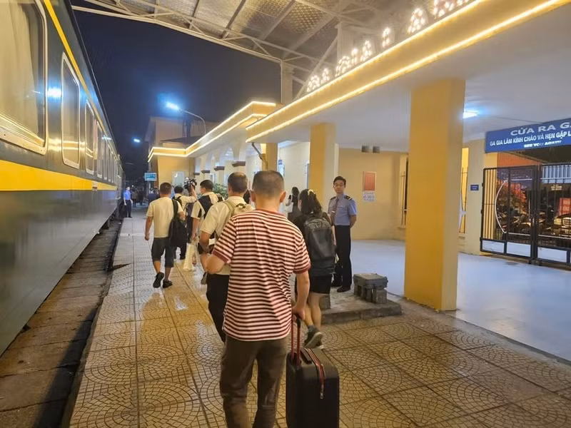 附图。