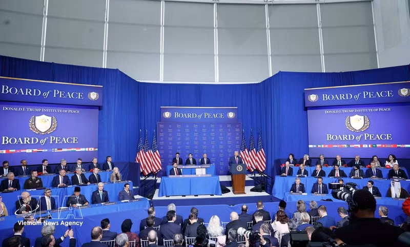 苏林总书记出席加沙和平委员会开幕会议。