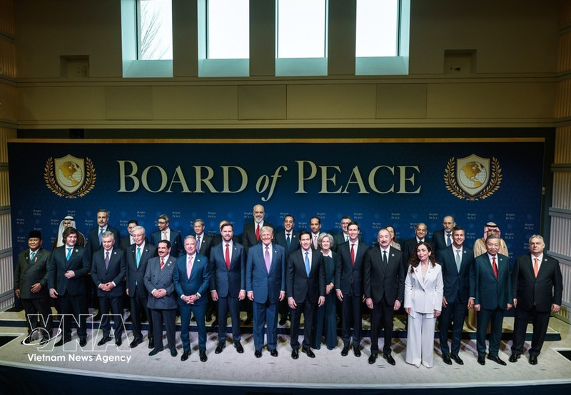 苏林总书记及各代表团团长出席加沙和平委员会开幕会议。