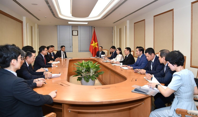 9月9日下午，越南政府副总理胡德福会见韩国驻越大使崔英三及韩国企业代表。