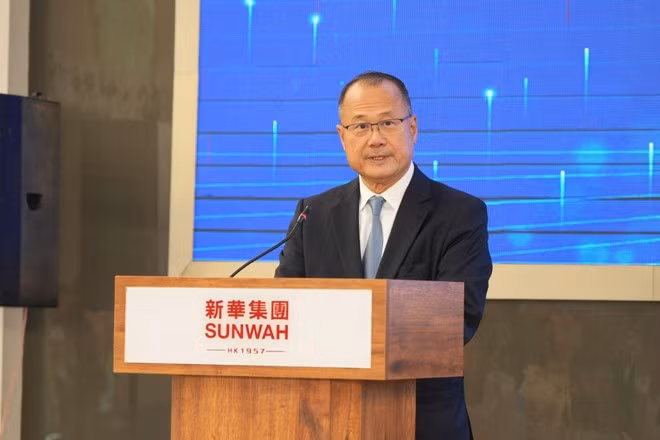 粤港澳大湾区企业家联盟主席、新华集团主席蔡冠深博士。