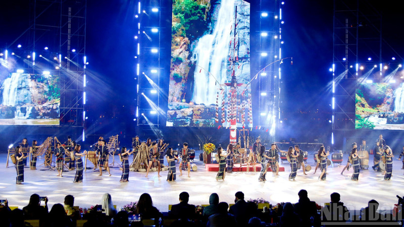 2025年东南亚锣钲之夜热闹非凡。