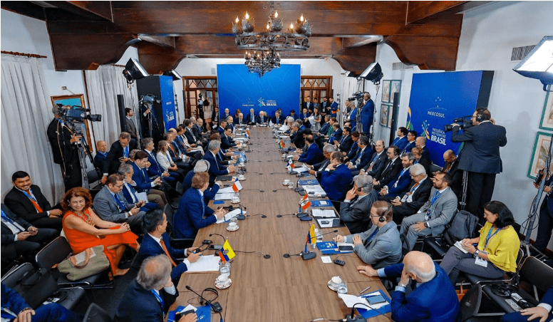 巴西外交部长毛罗·维埃拉宣布正式启动与越南优惠贸易协定的谈判。