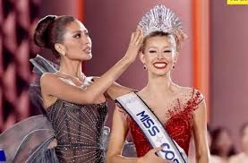 美国佳丽加冕2025年环宇小姐大赛冠军。