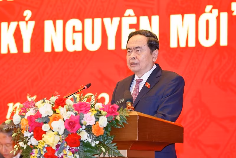 国会主席陈青敏在立法论坛上发表讲话。