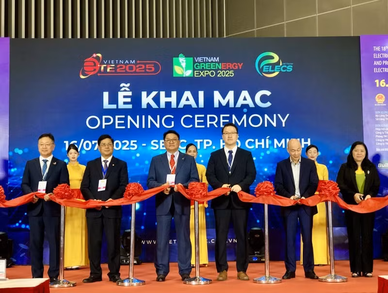 系列展览开展仪式。