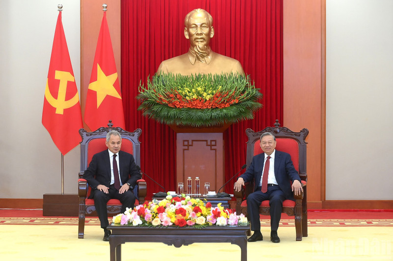 苏林总书记会见俄罗斯联邦安全会议秘书谢尔盖·绍伊古。（登科 摄）