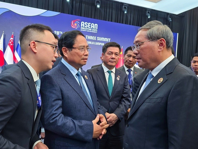 越南政府总理范明正会见中国国务院总理李强。