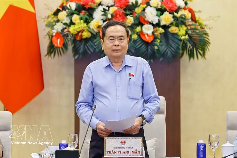 国会主席陈青敏发表讲话。