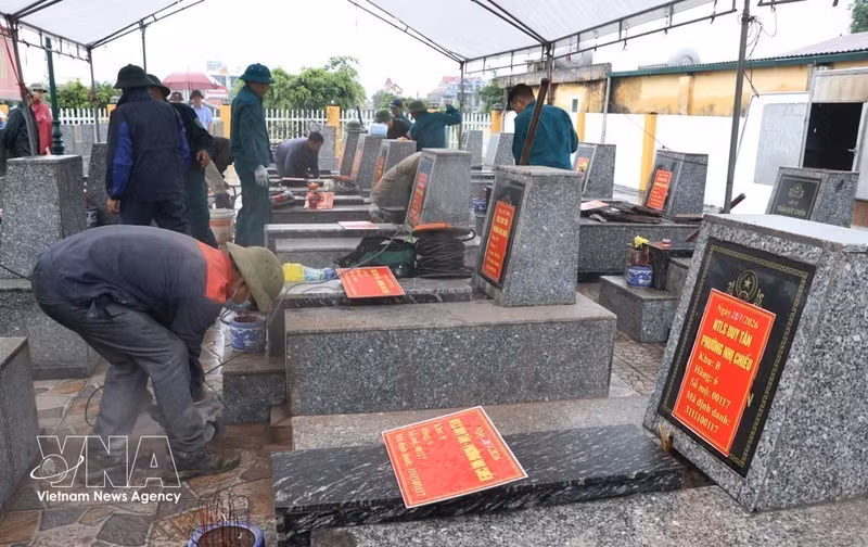 维新烈士陵园18座无名烈士墓于7月28日起开始发掘取样。（图片来源：越通社）