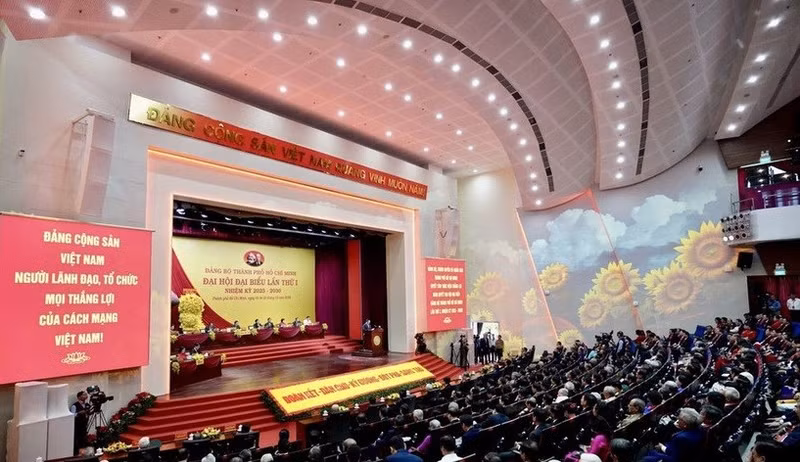 新胡志明市市委第一次代表大会（2025—2030年任期）隆重开幕。