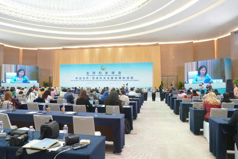 越共中央委员、越南妇女联合会主席阮氏线率团出席峰会。