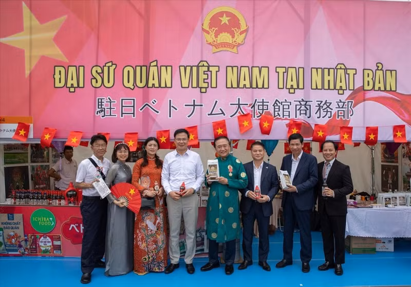 各位代表合影留念。