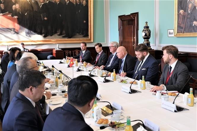国会副主席阮克定会见丹麦议会议长索伦·盖德。