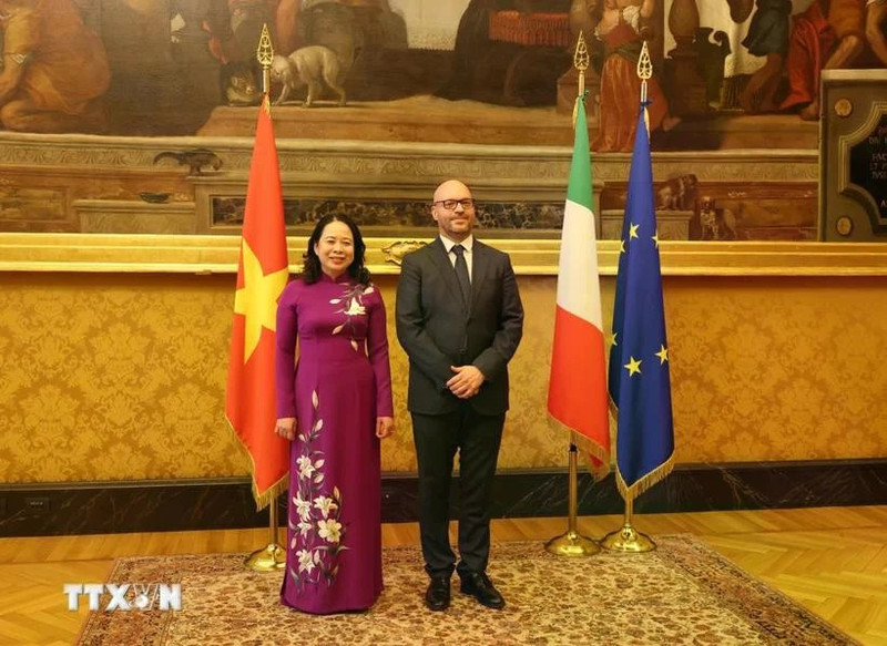 越南国家副主席武氏映春与意大利众议院议长洛伦佐·丰塔纳。（图片来源：越通社）